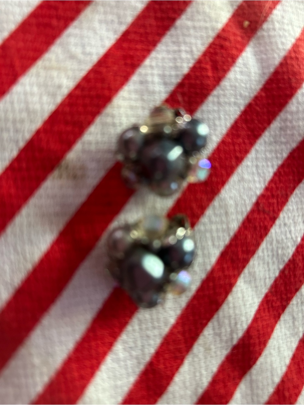 Silver-Tone Iridescent Cluster clip on Earrings - Gray
